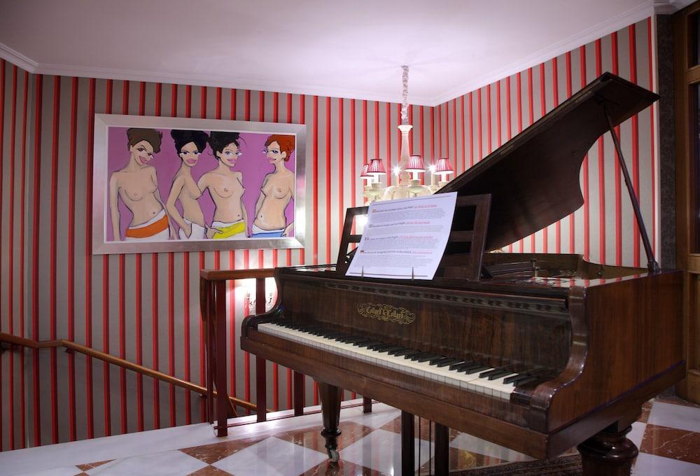 Hotel Restaurante Risco Ларедо Экстерьер фото