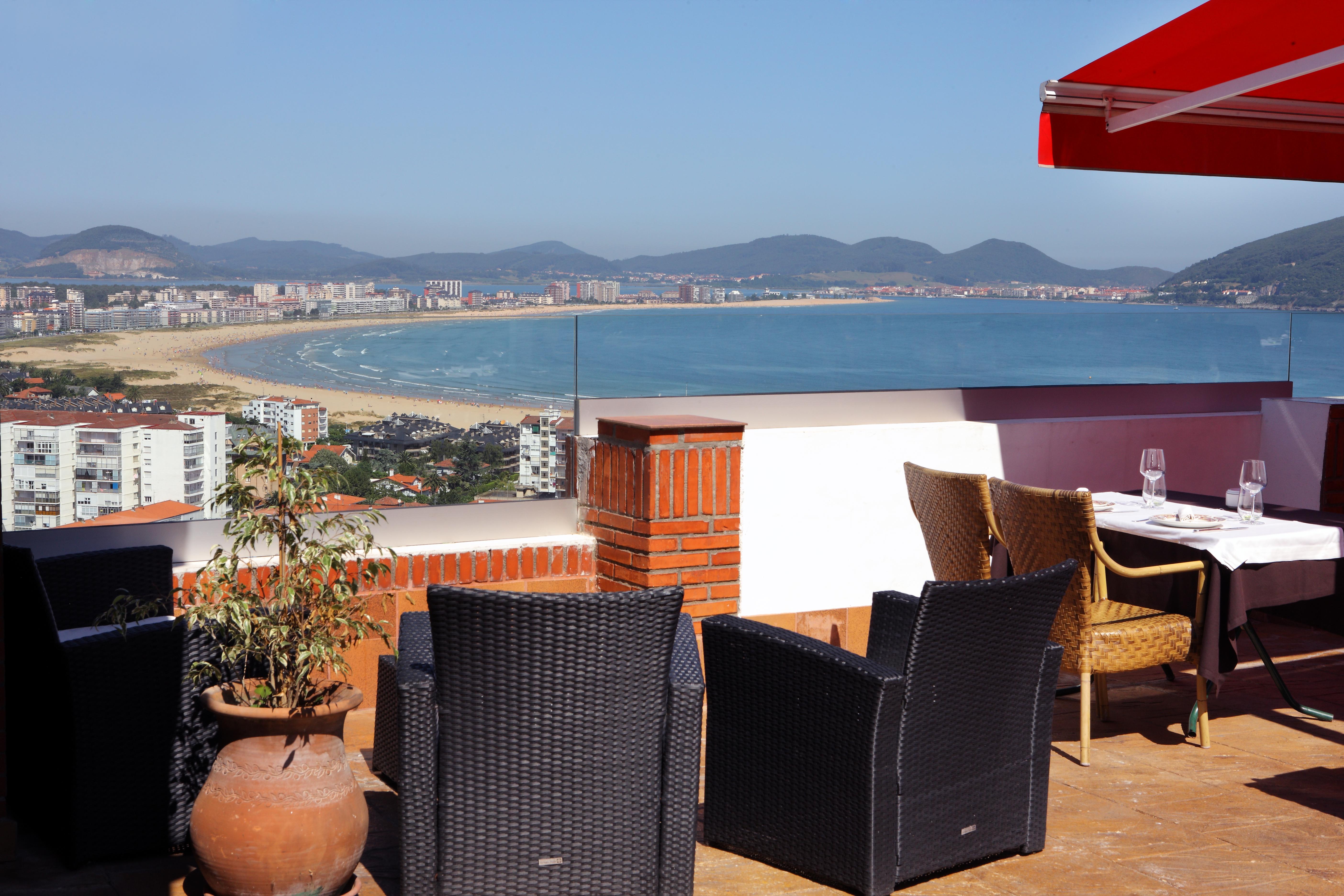Hotel Restaurante Risco Ларедо Экстерьер фото