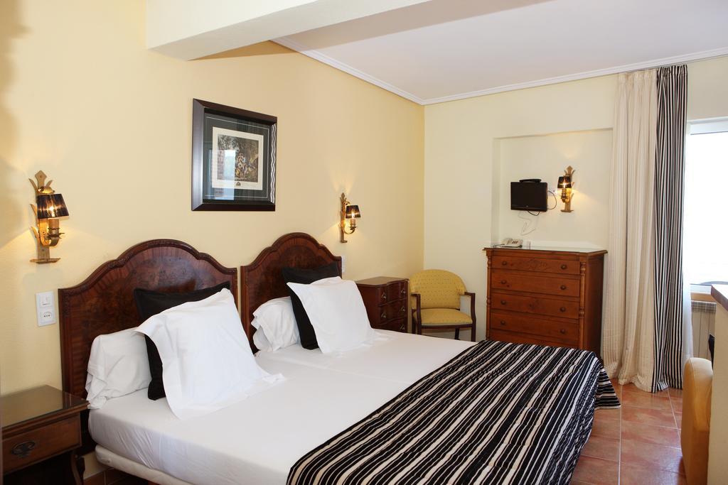 Hotel Restaurante Risco Ларедо Экстерьер фото
