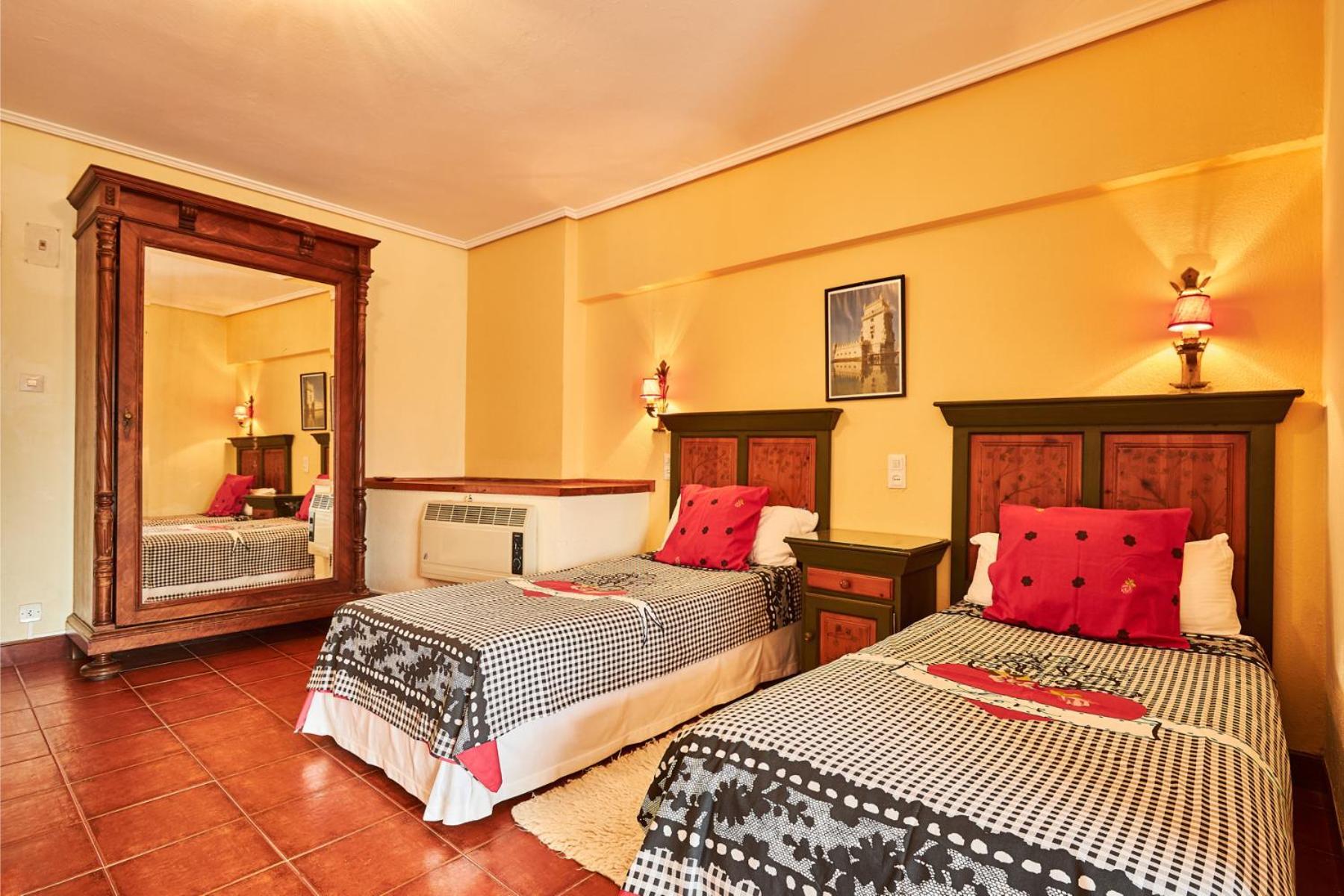 Hotel Restaurante Risco Ларедо Экстерьер фото