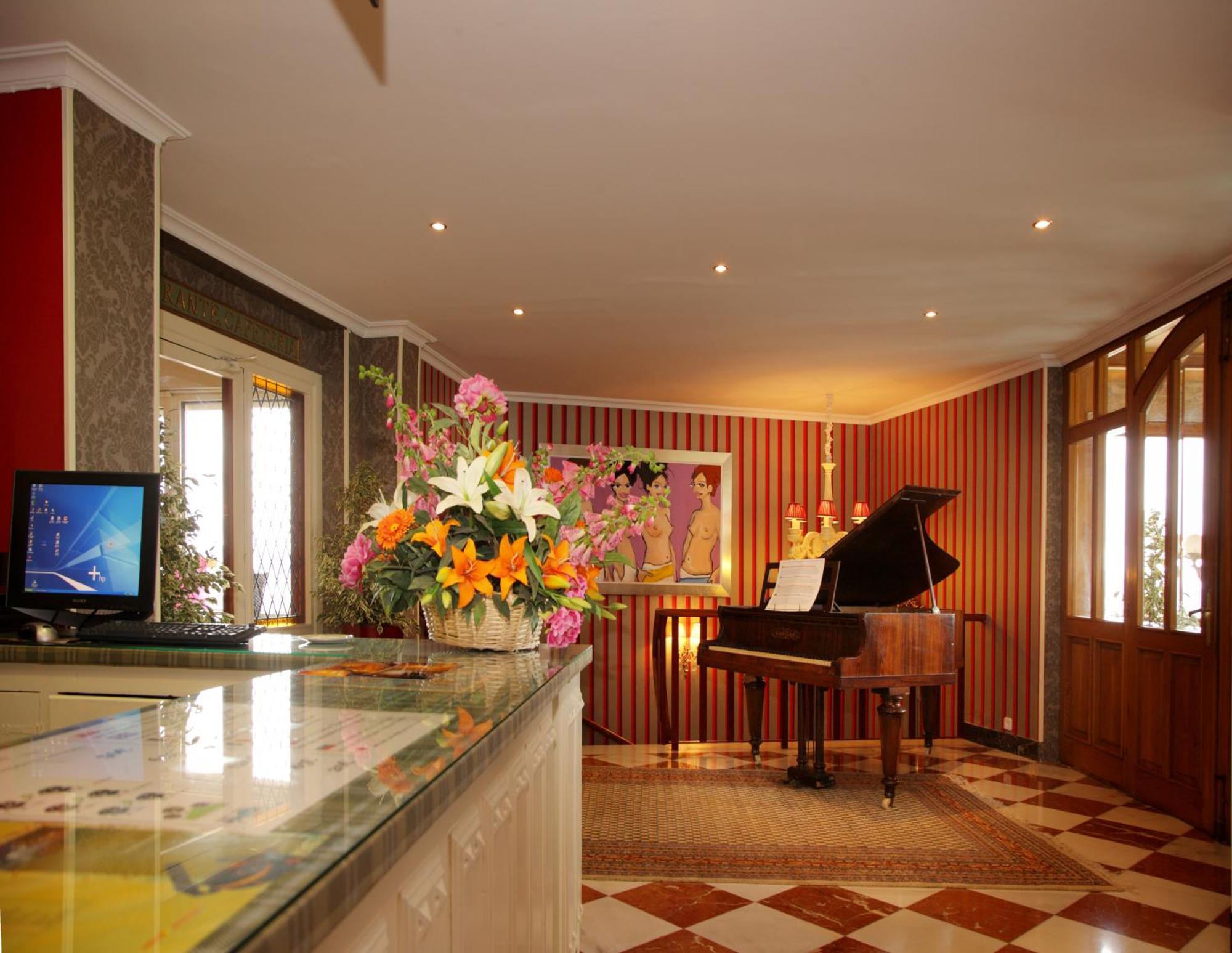 Hotel Restaurante Risco Ларедо Экстерьер фото